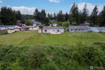 This home is set back on the generously sized lot allowing for optimal privacy while being only minutes away from all major amenities. Note the storage shed to the left, a great spot for your gardening tools!