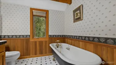 classic Victorian style bathtub!