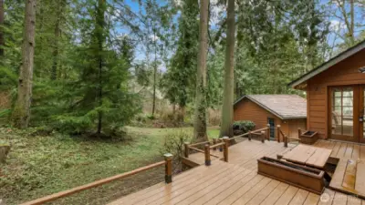 Deck with picnic booth.