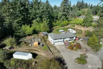 Close to schools, shopping and freeways but yet still feels secluded.