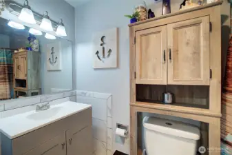 Full bath in upstairs hallway.