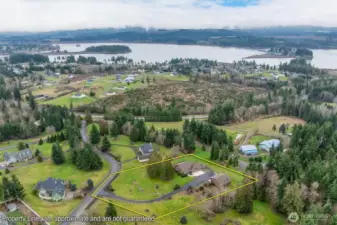 Silver Lake, a famus waterskiing lake is a few miles away