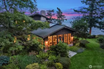 The sun room connects to the great lawn, for easy flow from badminton and bocce to the entertainer's bar inside.