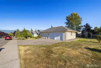 With driveway parking, off street parking and a spacious 2 car garage, you'll have room for everything.