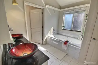 Enjoy the jetted tub!