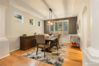 Awww...a delightful dining space so perfect for gatherings!