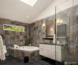 Primary Ensuite w/Soaking Tub