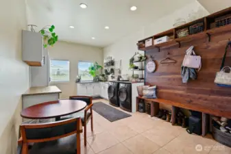 Mudroom/laundry