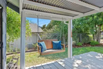Covered deck for those rainy PNW days or great shade from the sun!