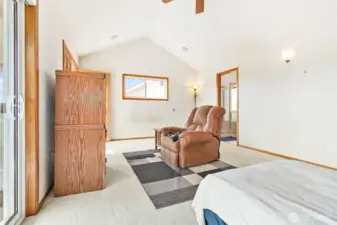 Main level primary suite