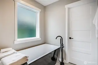 Soaking tub