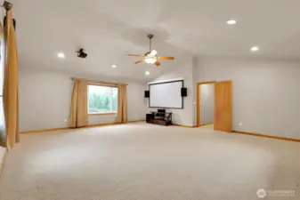 Bonus room featuring a theatre system that STAYS!