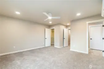 Primary ensuite to right