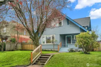 Charming home with space in an established neighborhood of Everett with possible potential for an ADU/DADU (Buyer to verify).