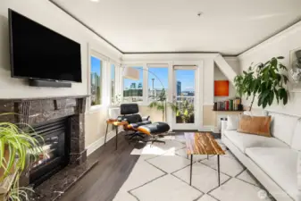 Cinematic west-facing views of the Space Needle, Seattle skyline, Lake Union, the Olympic Mountains, and unforgettable sunsets.