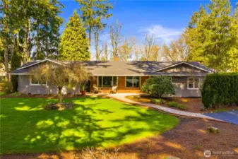 ** 300 SE Valley View Way Chehalis, WA ** split floorplan with 4 bedrooms, 3.25 baths 2328 Sq Ft