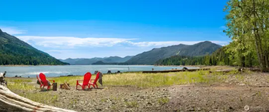 Lakefront Serenity - Swimming, Sunbathing, Reading, Paddling, Picnicking,  Marshmallow Roasts. What's Your Dream?