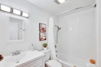 The upstairs full bathroom.