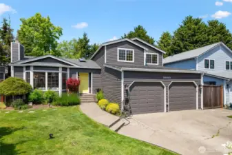 Here it is! The one you've been waiting for. The largest home in the development can be yours...if the Price is Right! Keep reading along with these captions to learn about all the special features this home and neighborhood have to offer. Like A/C!