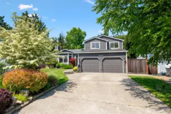Let's get started with the extra long driveway. Boat, Camper, multiple drivers? Doesn't matter, it's your space. And WOW...that's what I call curb appeal! This home features out door, above ground staked sprinkler system and plant drip system; both stay with the home keeping your curb appeal appealing all year.