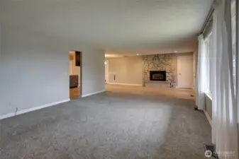 Living room, cont