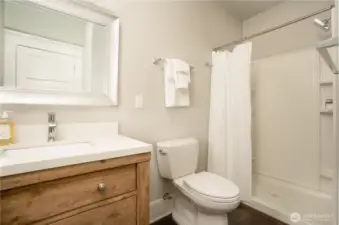 Main floor3/4 en-suite