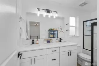 Full guest bathroom upstairs