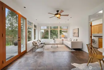 family room, sun room