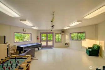 Rec/game center