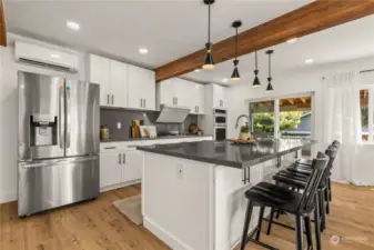 Gorgeous kitchen w/ high end appliances