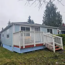 Cute as a button 1950's 2 bedroom bungalow in a fantastic Tacoma location