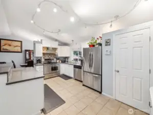 Spacious Kitchen w/ Island and Pantry