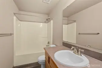 2nd floor hall bath