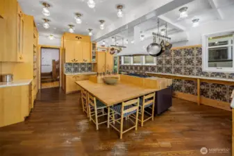 A chef’s dream with sleek Onyx countertops, a La Cornue French range, and heated floors for year-round comfort.