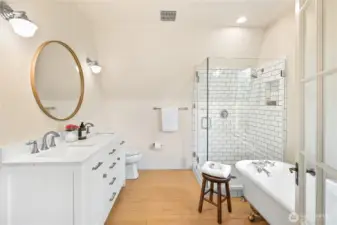 Primary Bath | A stunner