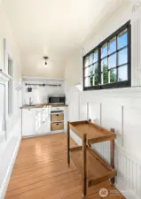 Upper apartment Kitchenette