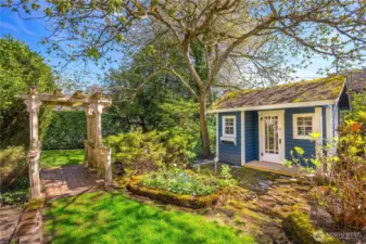 Stunning landscape | Over 11,000 SQ FT LOT