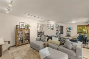 Middle floor unit - Living Room Looking from the other direction