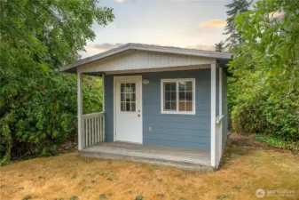 Perfectly cute "she shed".