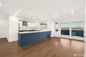 Dining space with walk-out to the veranda.