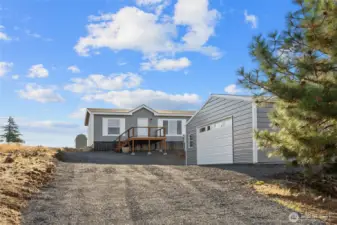 Welcome to 651 Highline Loop!