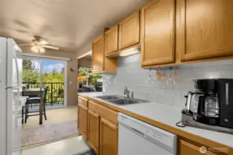 Tiled Backsplash in Kitchen
