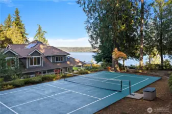 The pickleball court has regulation lines.