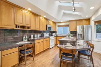 There's room for multiple chefs in this fantastic kitchen!