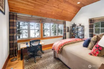 3RD BEDROOM FACING THE WATER