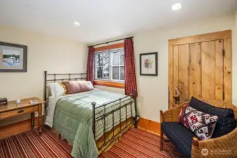 4TH BEDROOM WITH CLOSET/STORAGE SPACE