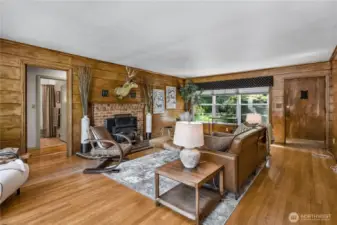 Windows to the front and back yards