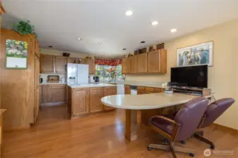 Spacious kitchen...
