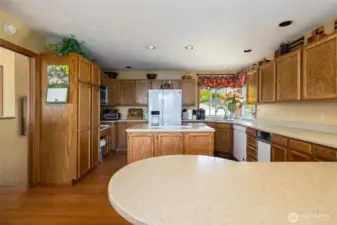 Plenty of counter space and breakfast bar...