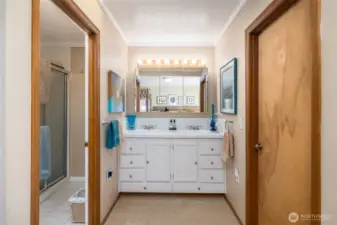 Primary bedroom bath and walk-in closet to the right...